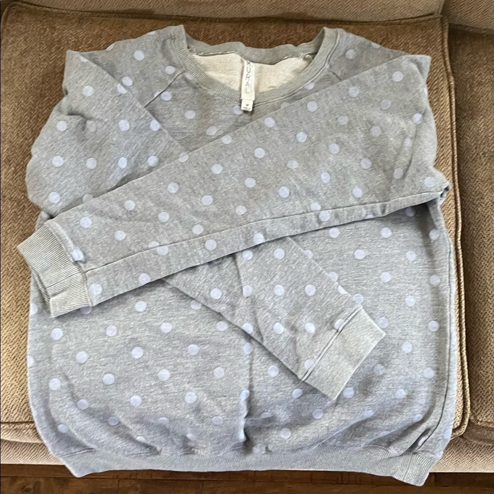 Polka Dot crew neck 🧺